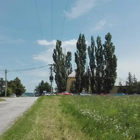 Rekreacne Zariadenie Hruba Strana Obec Hostel