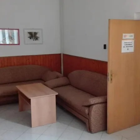 Rekreacne Zariadenie Hruba Strana Obec Hostel Bzince pod Javorinou