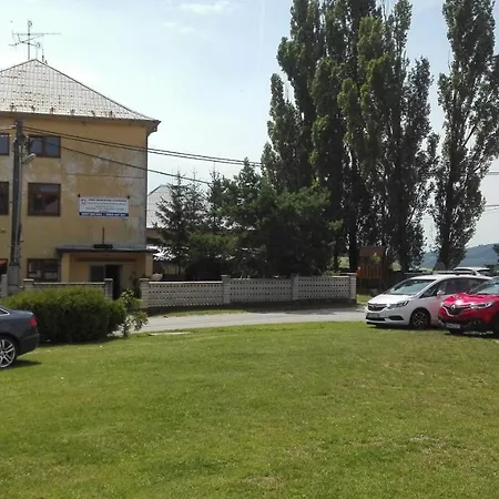 Rekreacne Zariadenie Hruba Strana Obec Hostel Bzince pod Javorinou